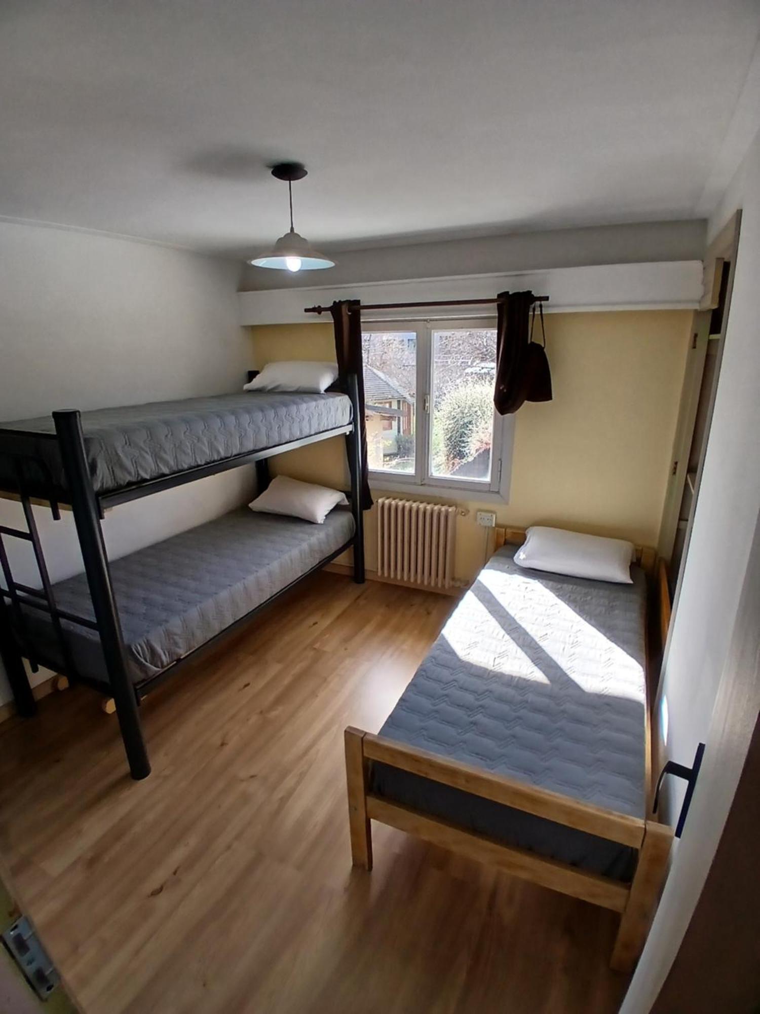 Habitación Triple Básica con baño compartido